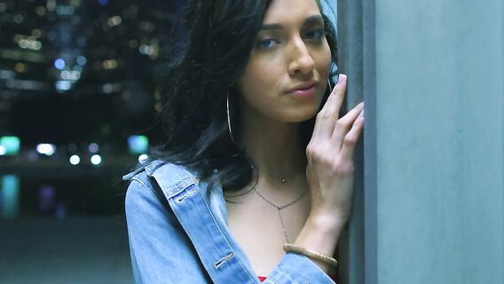 Негр ебет озабоченную красавицу большим хуем